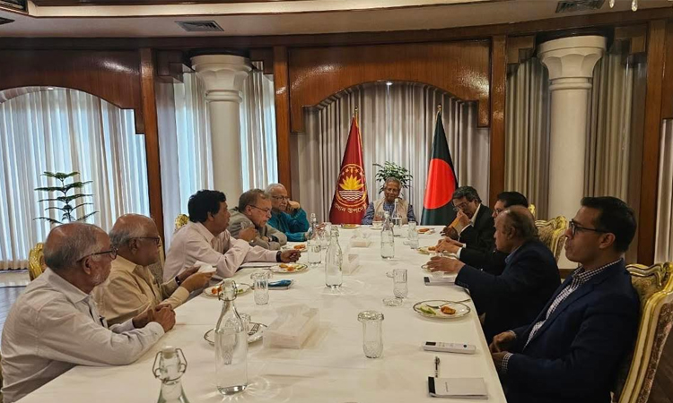 প্রধান উপদেষ্টার সঙ্গে ঐকমত্য কমিশনের জরুরি বৈঠক শুরু হয়েছে