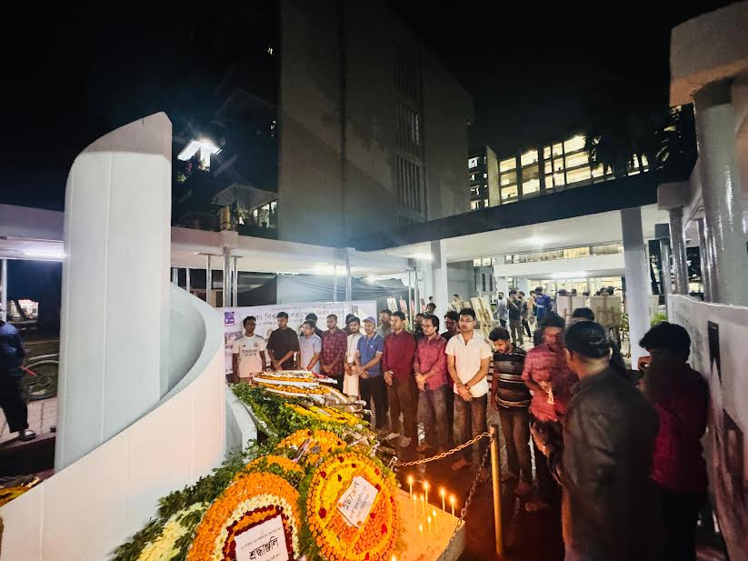 ঢাবির শোক দিবসে ছাত্রদলের মোমবাতি প্রজ্জ্বলন