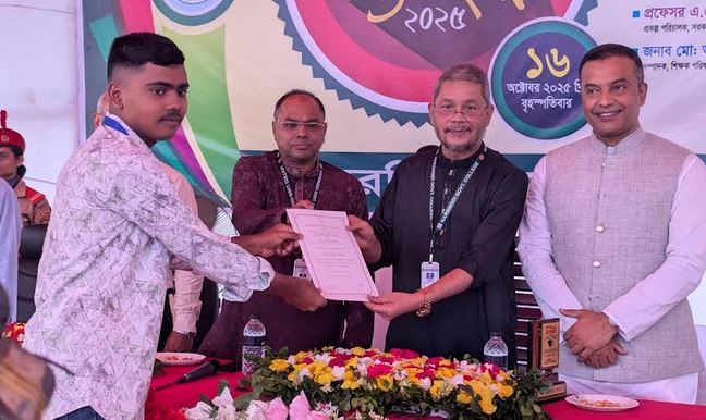 নরসিংদীতে কৃতী শিক্ষার্থীদের সংবর্ধনা