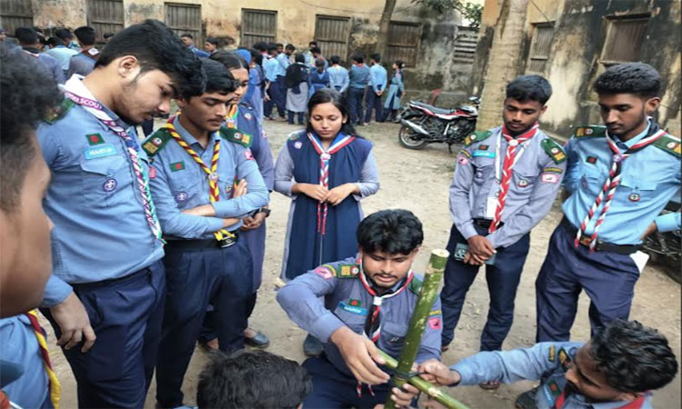 নাটোরে ‘স্কাউটস ওন’ অনুষ্ঠানে রোভারবৃন্দের শপথ