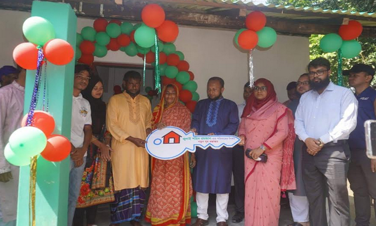 নেত্রকোণায় ঘর পেল শহীদ রমজানের পরিবার