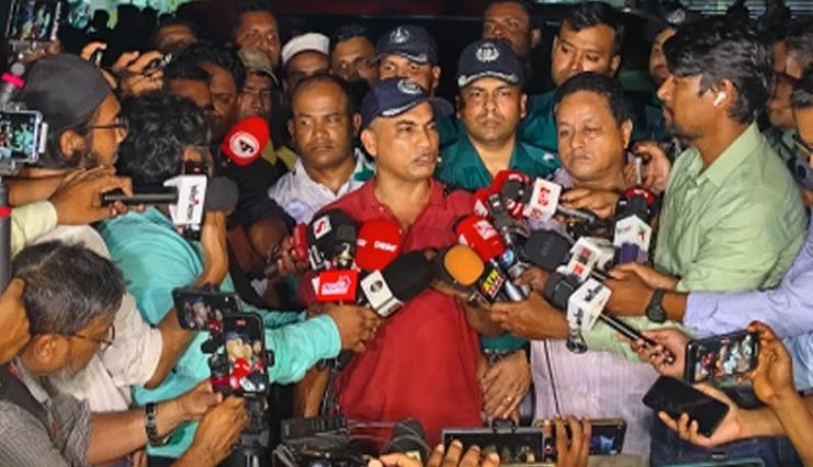 বিমানবন্দরে আগুন : পরিস্থিতি নিয়ন্ত্রণে কাজ করছে ৫ হাজার পুলিশ সদস্য