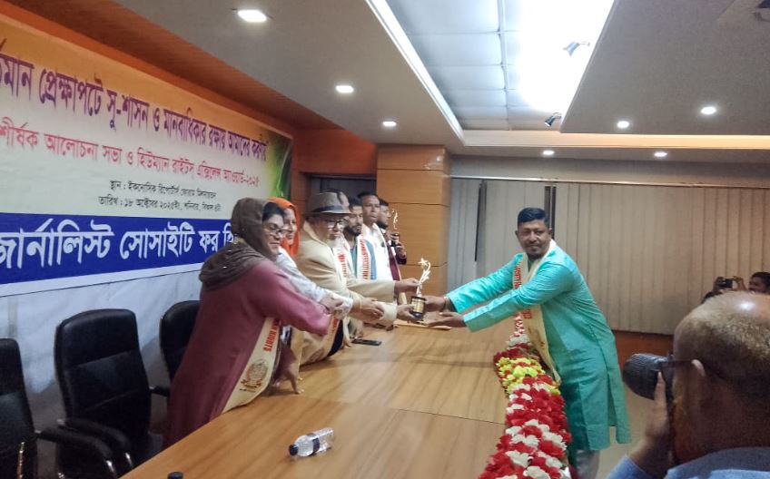দেশের জনগণকেই আগামী দিনের ভবিষ্যৎ নির্ধারণ করতে হবে : বিচারপতি ড. তারিক