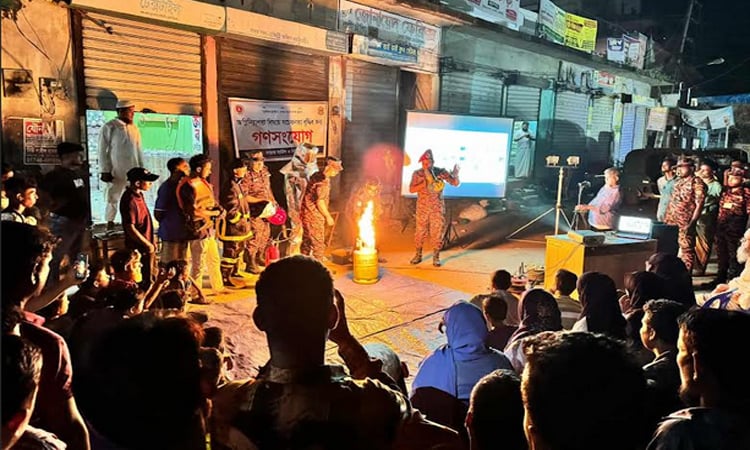 অগ্নিনিরাপত্তায় সচেতনতা বৃদ্ধিতে নরসিংদীতে গণসংযোগ