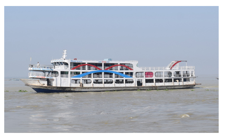 চাঁদপুর-ঢাকা নৌরুটে দ্রুতগামী নৌযান চালু ও বন্দর উন্নয়নে কাজ করছে প্রশাসন