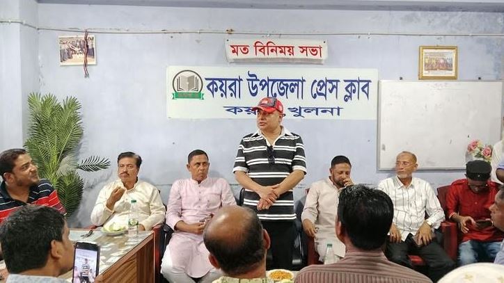 কয়রা-পাইকগাছায় ১২ প্রতিশ্রুতি নিয়ে ভোটারদের দুয়ারে সাংবাদিক আনোয়ার আলদীন 