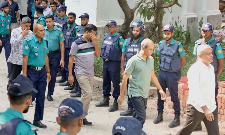 ১৫ সেনা কর্মকর্তাকে গ্রেফতার দেখিয়ে কারাগারে পাঠানোর নির্দেশ