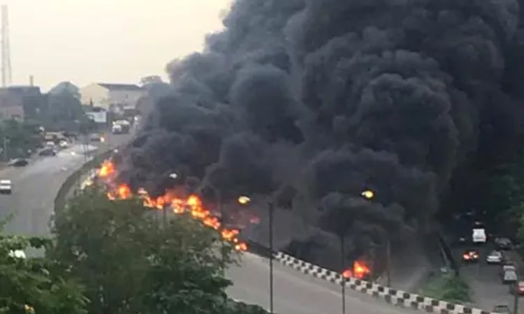 নাইজেরিয়ায় জ্বালানি ট্যাংকার বিস্ফোরণে নিহত ২৯