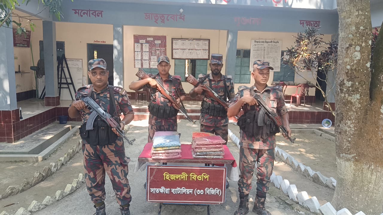 সাতক্ষীরা সীমান্তে ভারতীয় বিভিন্ন মালামাল জব্দ 