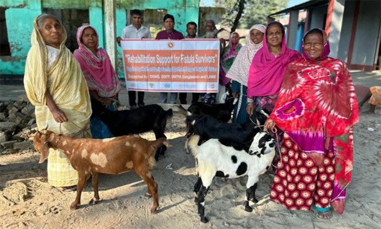গাইবান্ধায় ফিস্টুলা রোগীদের পুনর্বাসনে ছাগল অনুদান