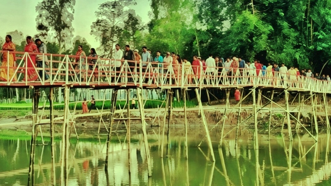 লালমনিরহাটে সাঁকোতেই স্বস্তি সতীর তীরের বাসিন্দাদের