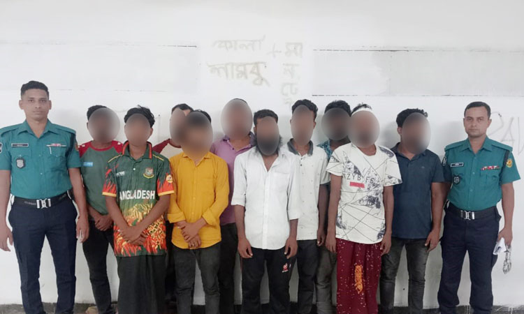 রাজধানীতে বিভিন্ন অপরাধে জড়িত ১৩ জন গ্রেফতার