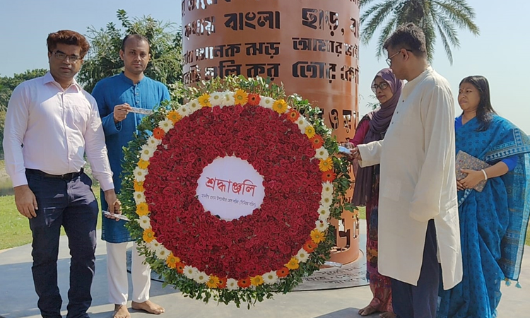 মাগুরায় জুলাই স্মৃতিস্তম্ভ পরিদর্শনে প্রেস সচিব শফিকুল আলম