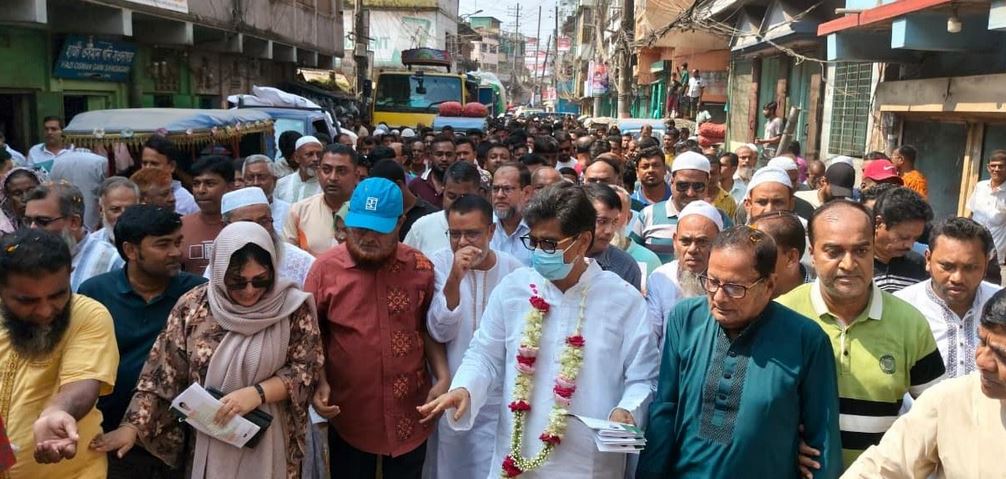 কুমিল্লায় তারেক রহমানের ৩১ দফা লিফলেট বিতরণ ও গণসংযোগ