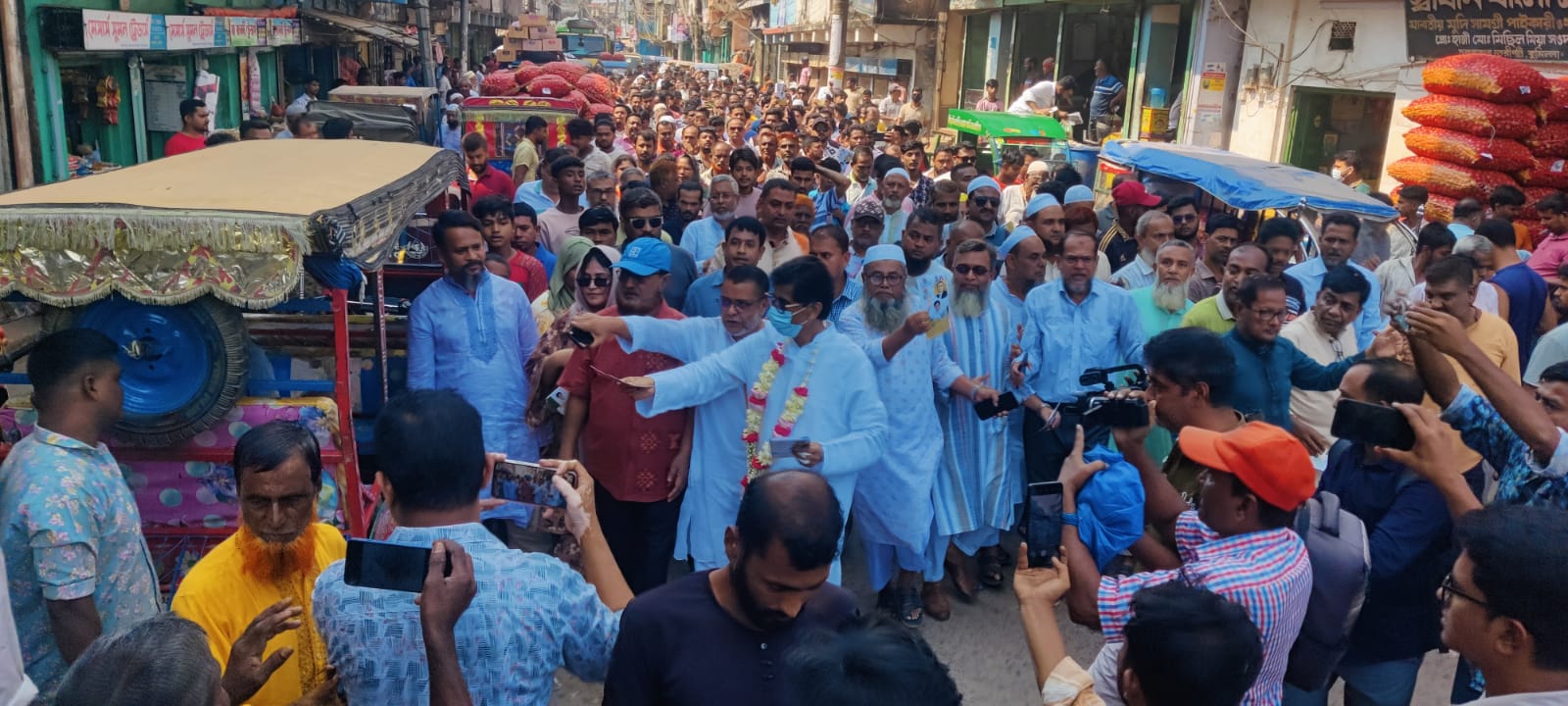 কুমিল্লায় তারেক রহমানের ৩১ দফার লিফলেট বিতরণ