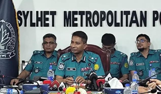 সিলেটে সিএনজি-অটোরিকশায় নিরাপত্তা গ্রিল বাধ্যতামূলক : এসএমপি কমিশনার