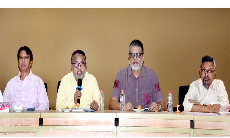 খুবি অধ্যাপকদের সাথে উপাচার্যের মতবিনিময়