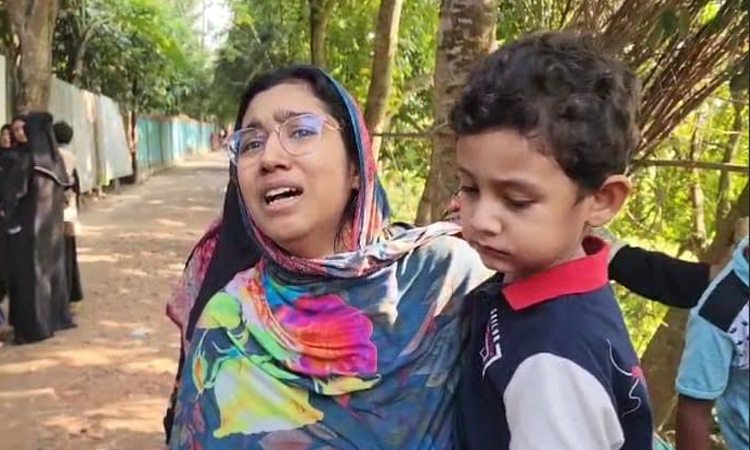 শিশু সন্তানদের মানুষ করতে চাকরি করবেন প্রিয়া, কি করে বইবেন বেদনার ভার!  