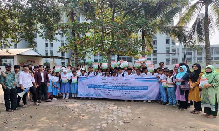 খুবিতে সিসা দূষণ প্রতিরোধে মানববন্ধন ও র্যালি