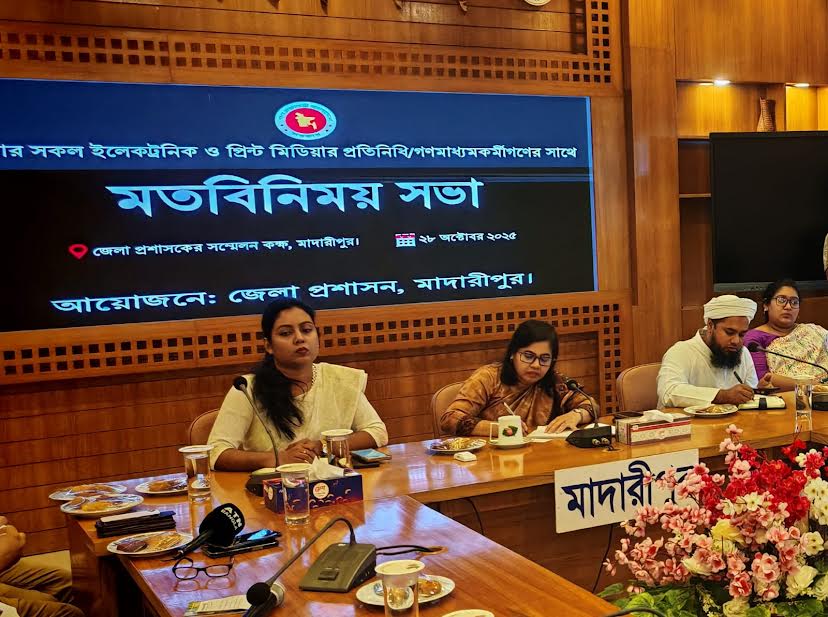 মাদারীপুরে সাংবাদিকদের সঙ্গে নতুন ডিসির মতবিনিময়