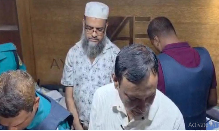 চট্টগ্রামে গুলিসহ যুবলীগ কর্মী গ্রেফতার