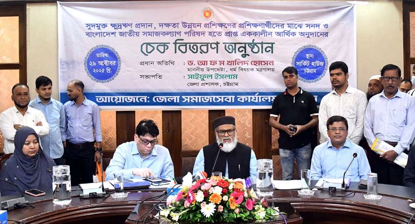 সারাদেশে ভিক্ষাবৃত্তি বন্ধে সমাজসেবা কার্যালয় কাজ করছে : ধর্ম উপদেষ্টা