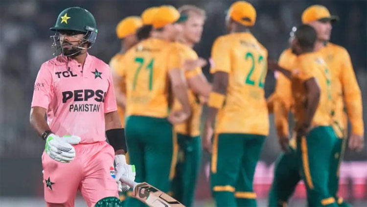 প্রত্যাবর্তন ম্যাচে ব্যর্থ বাবর, হারল পাকিস্তান