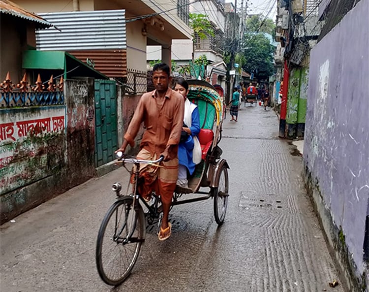 দখলমুক্ত হলো নিকুঞ্জের জামতলা রোড : স্বস্তিতে এলাকাবাসী
