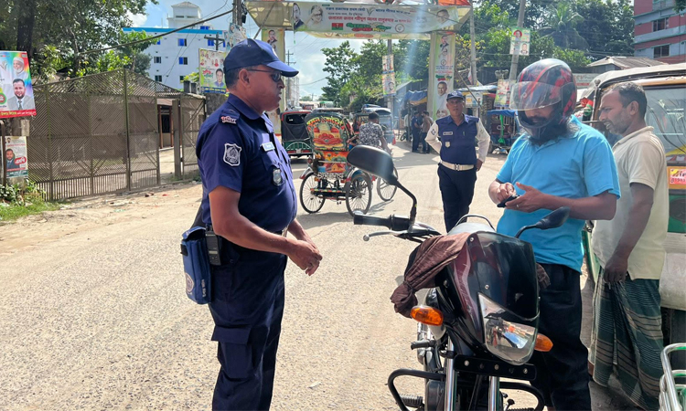 বাউফলে সড়কপথে শৃঙ্খলায় প্রশাসনের কঠোর অবস্থান