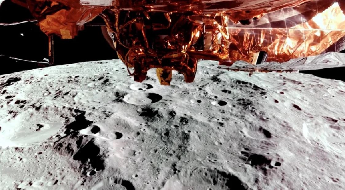 চাঁদে অবতরণ ‘ঘটেনি’, কার্দাশিয়ানের দাবি প্রত্যাখ্যান নাসা’র