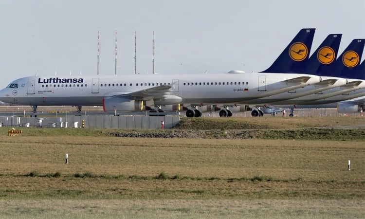 ড্রোন আতঙ্কে দুই ঘণ্টা বিমান চলাচল বন্ধ বার্লিন বিমানবন্দরে