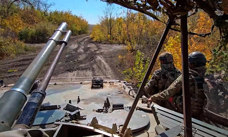 যুদ্ধবিধ্বস্ত পূর্বাঞ্চলীয় শহর পোকরোভস্কে বিশেষ বাহিনী মোতায়েন ইউক্রেনের