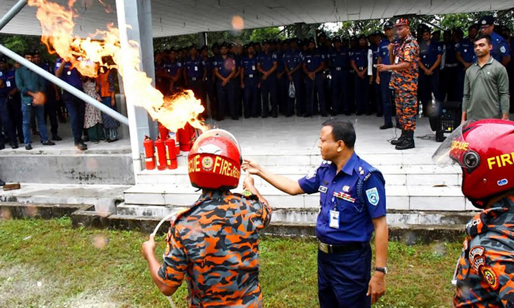 দিনাজপুরে অগ্নি প্রতিরোধ ও উদ্ধার মহড়া