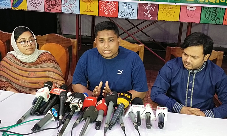 গণভোট ও জুলাই সনদ বাস্তবায়ন প্রধান উপদেষ্টাকেই করতে হবে: হাসনাত আব্দুল্লাহ