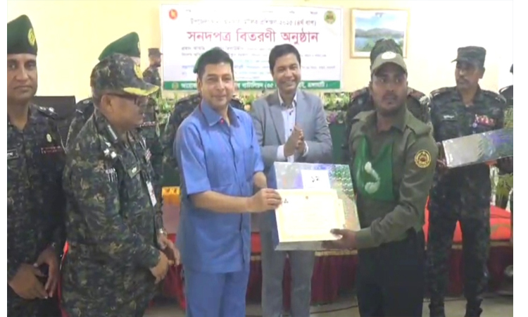 রাঙ্গামাটিতে আনসার সদস্যদের নির্বাচন বিষয়ে মৌলিক প্রশিক্ষণ শেষে সনদ প্রদান