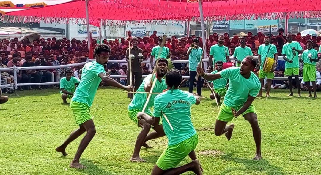মেহেরপুরে লাঠির লড়াই ছড়ালো মুগ্ধতা 
