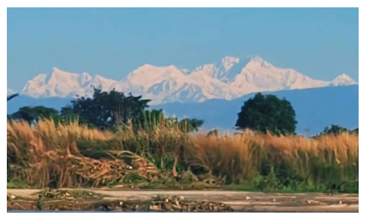 পঞ্চগড়ের মেঘমুক্ত আকাশে ধরা দিল কাঞ্চনজঙ্ঘা