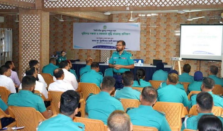 নিরপেক্ষ নির্বাচন নিশ্চিত করতে পেশাদারিত্ব ও সততা অত্যন্ত গুরুত্বপূর্ণ : কেএমপি কমিশনার