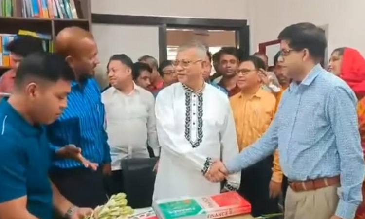 তেজগাঁও বিশ্ববিদ্যালয় কলেজ শিক্ষক শিক্ষার্থীদের সঙ্গে বিএনপি প্রার্থীর শুভেচ্ছা বিনিময় 