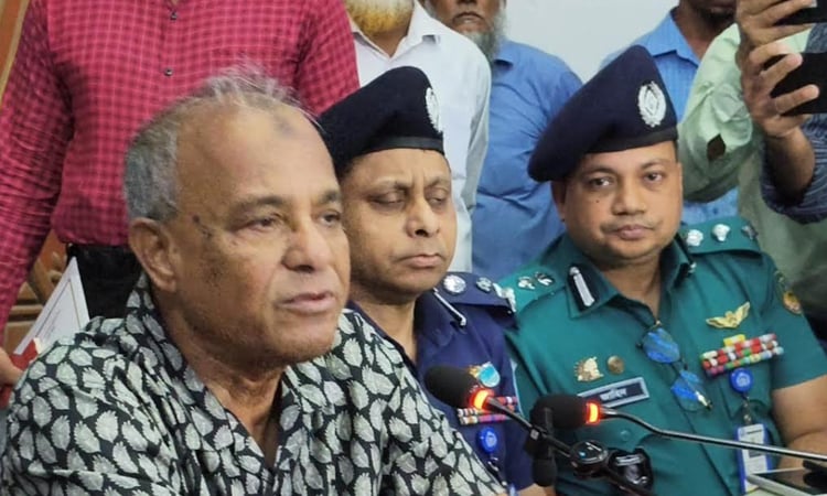 সত্য ও তথ্যভিত্তিক সংবাদ প্রকাশের মাধ্যমেই গুজব প্রতিহত করা সম্ভব: স্বরাষ্ট্র উপদেষ্টা