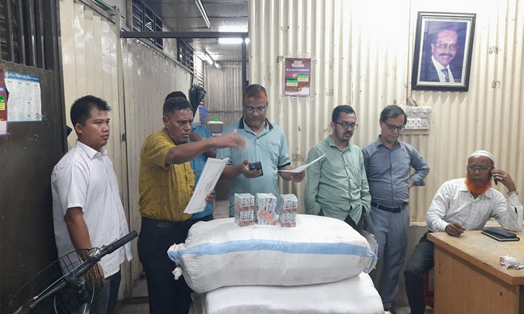 বান্দরবানে নকল ব্যান্ডরোলযুক্ত বিড়ি জব্দ 