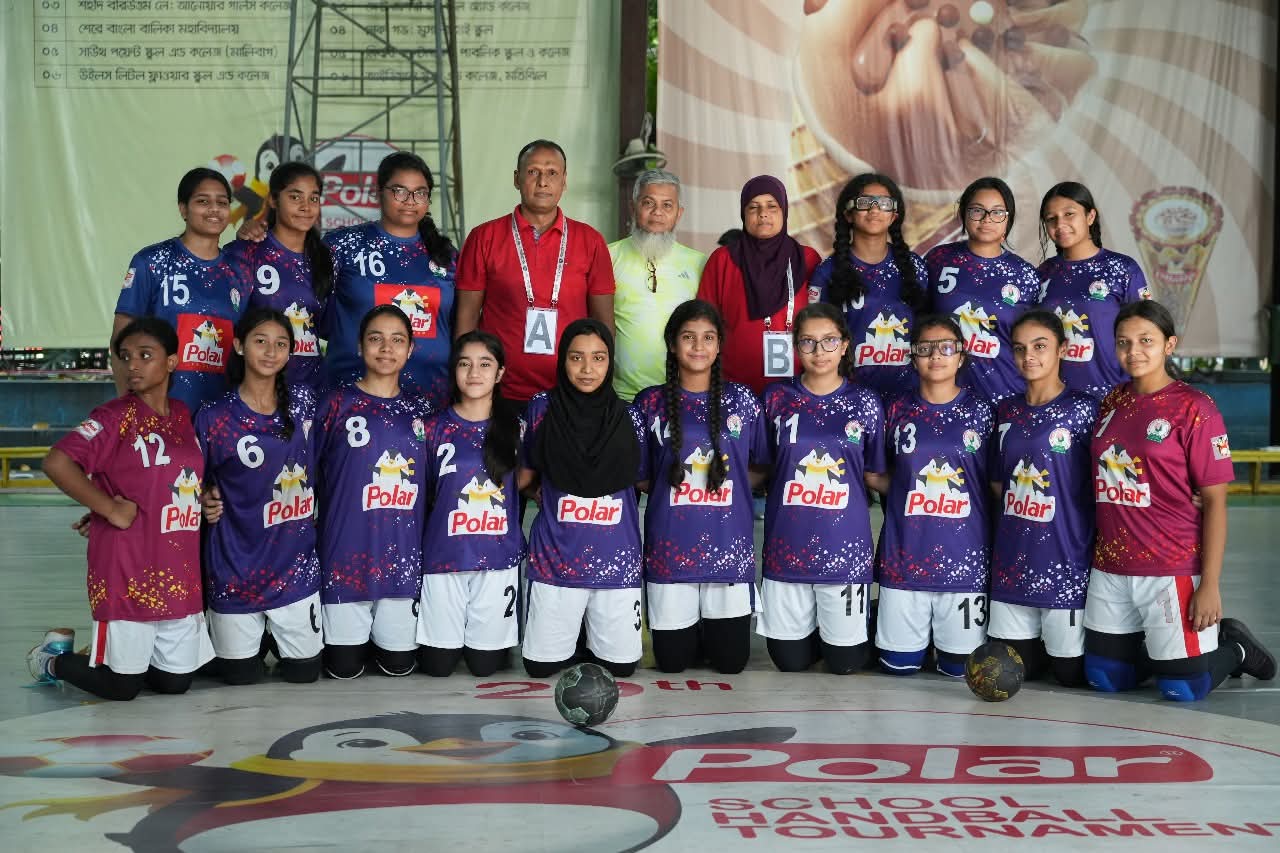 হ্যান্ডবল মাঠে মায়েদের অন্য রকম অনুপ্রেরণা