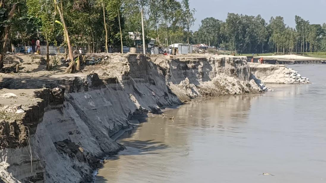 বর্ষা শেষেও কুড়িগ্রামে থামছে না নদীভাঙন 