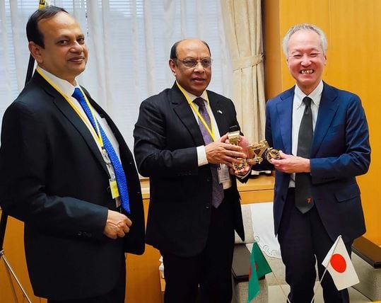জাপানের ভাইস-মিনিস্টারের সঙ্গে সিনিয়র সচিব ড. নেয়ামত উল্যা ভূঁইয়ার সাক্ষাৎ