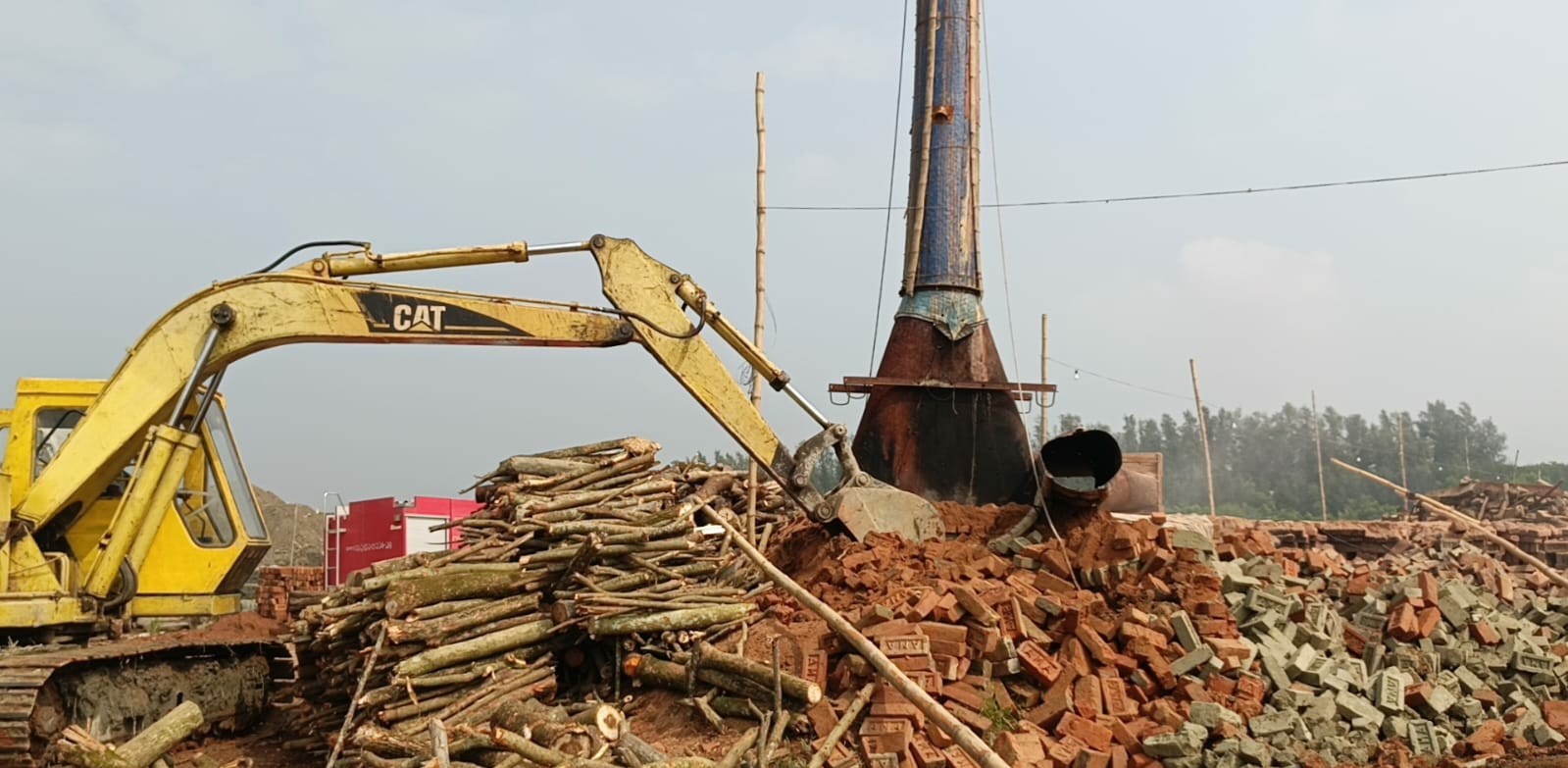 লক্ষ্মীপুরে তিনটি অবৈধ ইটভাটা গুড়িয়ে দেয়া হয়েছে 