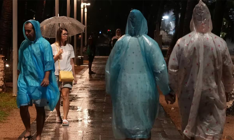 ফিলিপাইনে ১৪০ জনের  প্রাণহানির পর ভিয়েতনামে ঘূর্ণিঝড় কালমেগির আঘাত