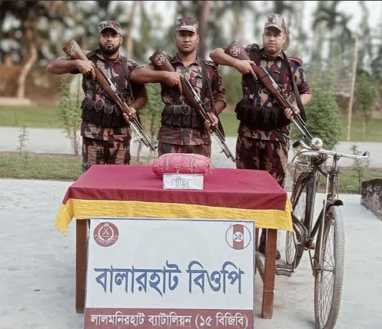 লালমনিরহাট সীমান্তে বিজিবির পৃথক অভিযানে গাঁজা জব্দ