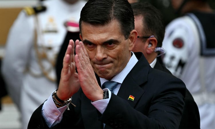 বলিভিয়ার নতুন প্রেসিডেন্ট রদ্রিগো পাজের দায়িত্ব গ্রহণ