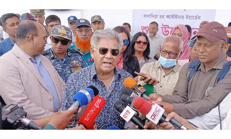 চট্টগ্রাম বন্দরকে আন্তর্জাতিক মানের করতে বিদেশি ব্যবস্থাপনা প্রয়োজন : নৌপরিবহন উপদেষ্টা