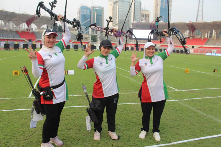 ঢাকা স্টেডিয়ামে তীর ধনুকে ছড়াল ‘ইরানি গোলাপের’ সুবাস